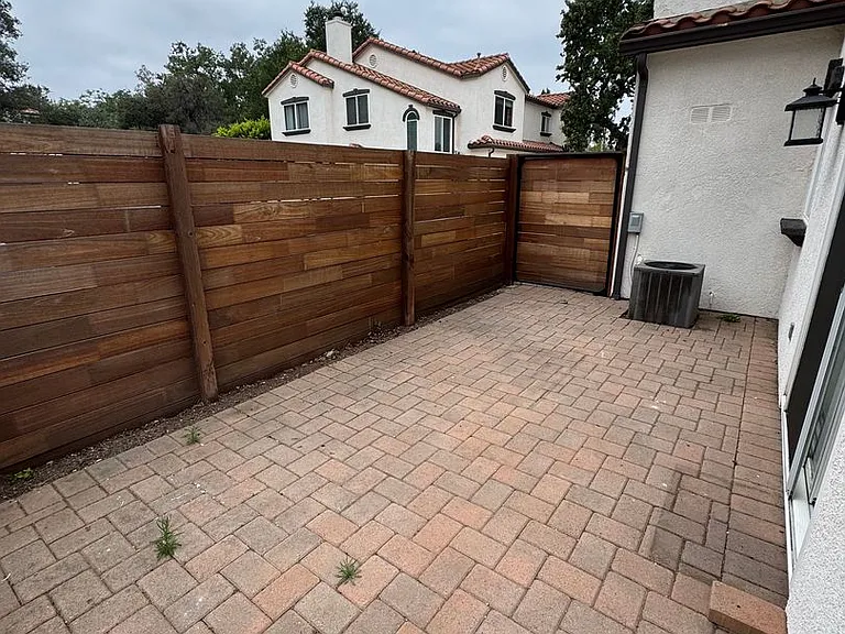 3231 Royal Oaks Dr — Photo 10