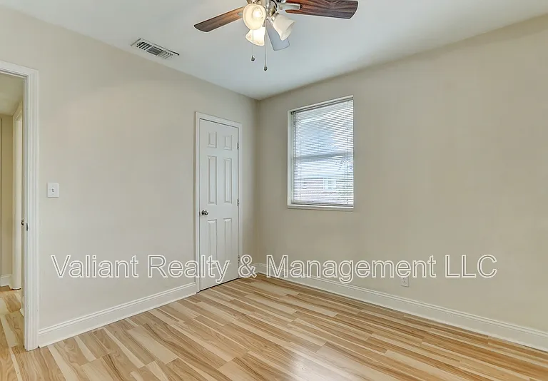 2358 Herschel St #3 — Photo 19