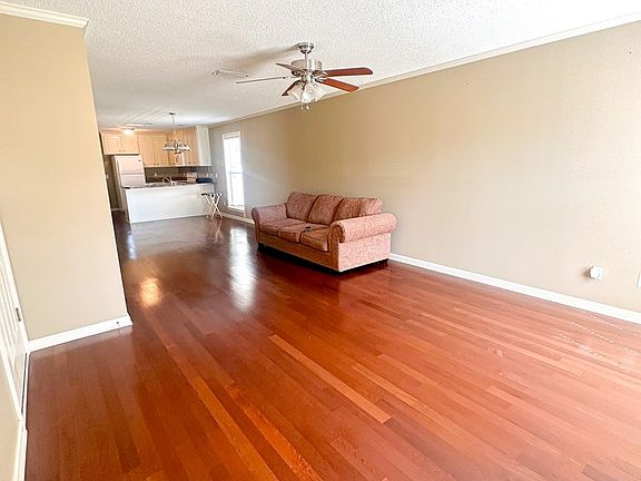 5th image of 106 Thistlewood Dr