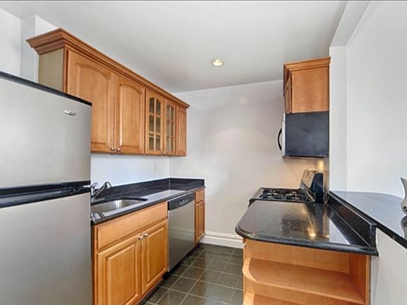3rd image of 154 W 70th St #5BB