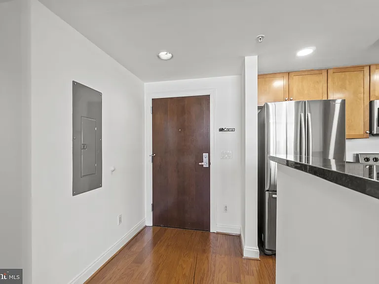 1020 N Highland St #221 — Photo 5