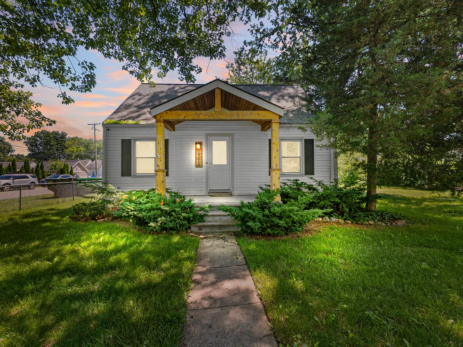 3 bed, 1232 sqft, $2,300 — Photo 1