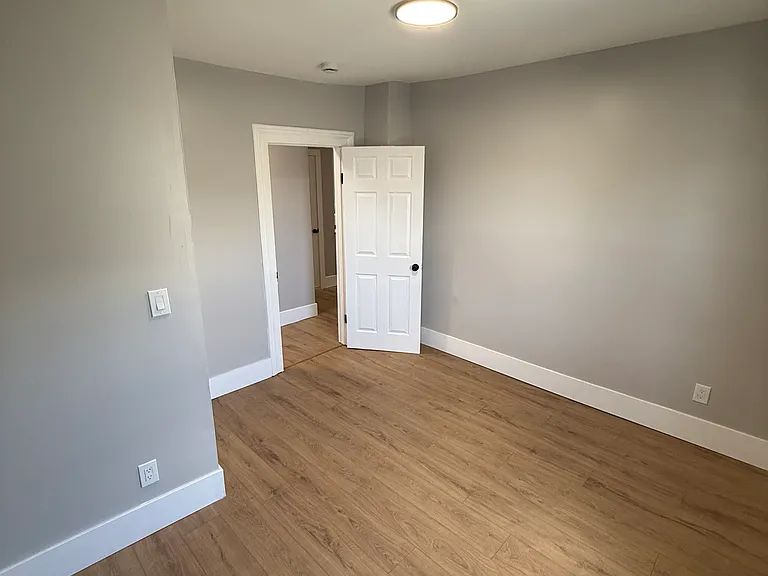 324 Congress Ave #3 — Photo 6
