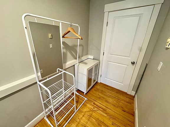 5th image of 3320 S Holly St #7