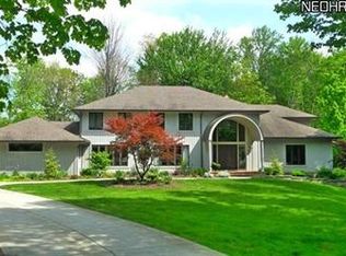 33145 Jackson Rd, Moreland Hills, OH 44022