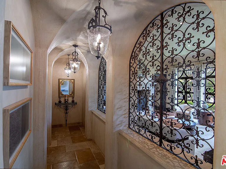 1221 Minorca Dr — Photo 5