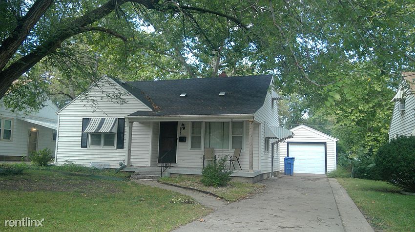 310 SW Hillside Drive_Front Photo