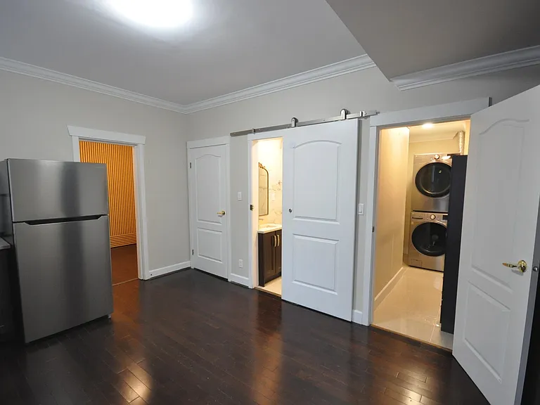 1628 SW Marine Dr — Photo 2