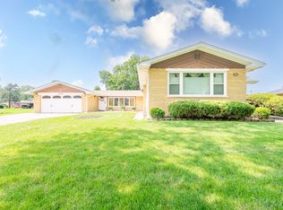 850 Willow Dr, Chicago Heights, IL 60411