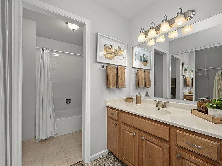 Versailles on the Lakes Oakbrook* — Photo 48