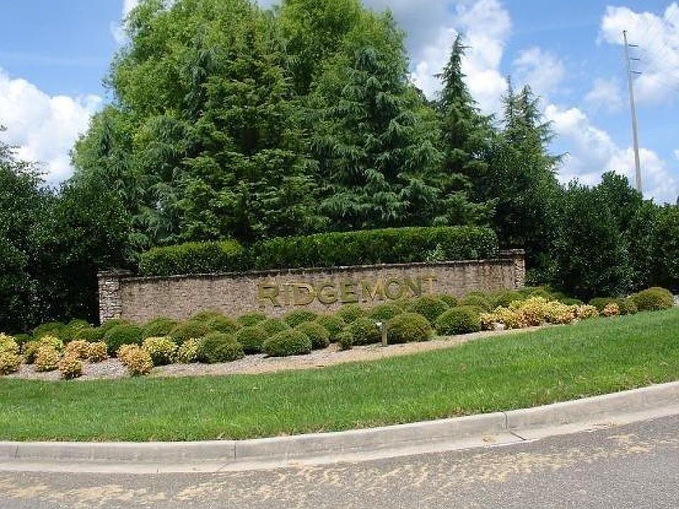 1st image of 22 Ridgemont Ln