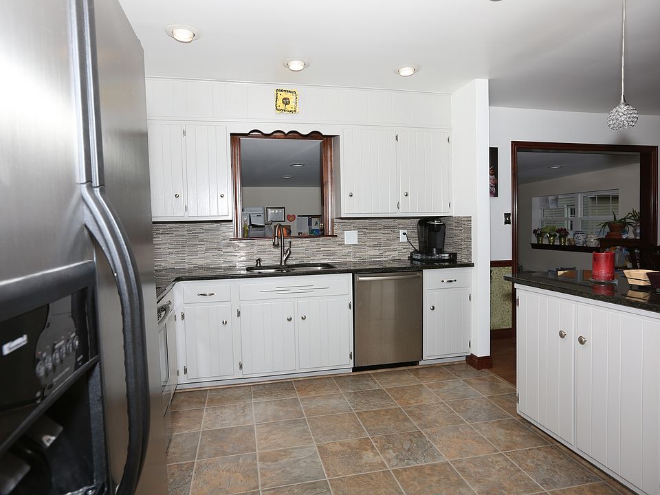 Kitchen-granite counter tops