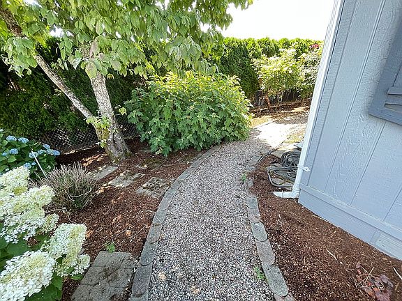 4th image of 1514 Garwood Way N