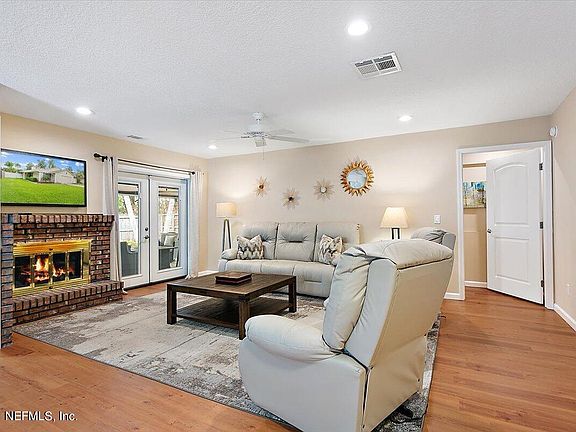 3rd image of 3605 Ballestero Dr S