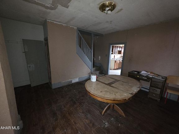 2nd image of 921 6th Ave