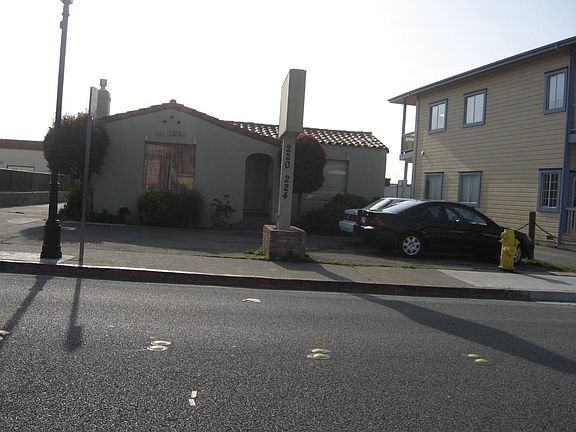 3rd image of 220 Main St