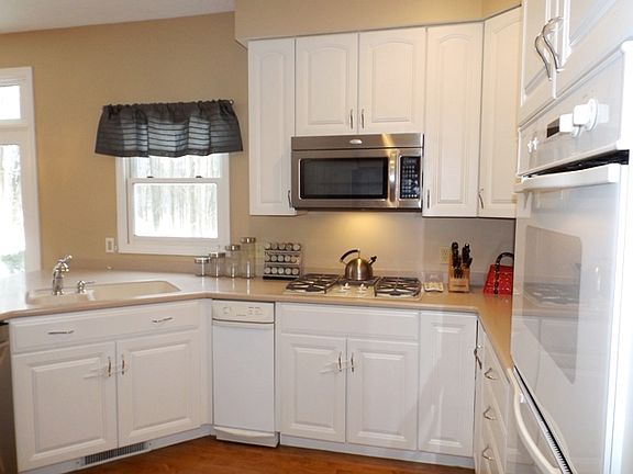 5th image of 65 Pinehurst Dr