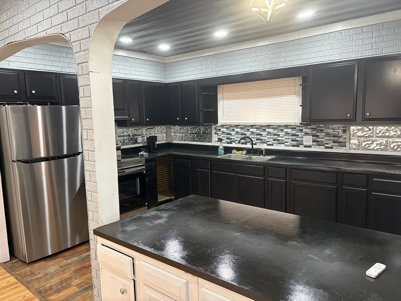 4 bed, 2376 sqft, $1,100 — Photo 4