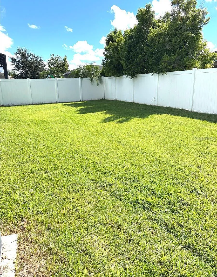 3 bed, 2112 sqft, $2,700 — Photo 4