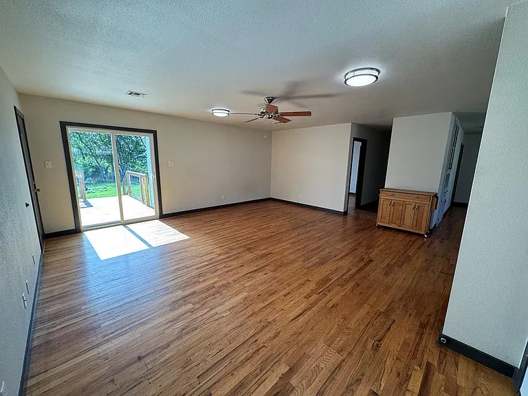 2078 Lower Crabapple Rd — Photo 10