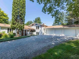 2897 E Schneider Ct, Midland, MI 48642