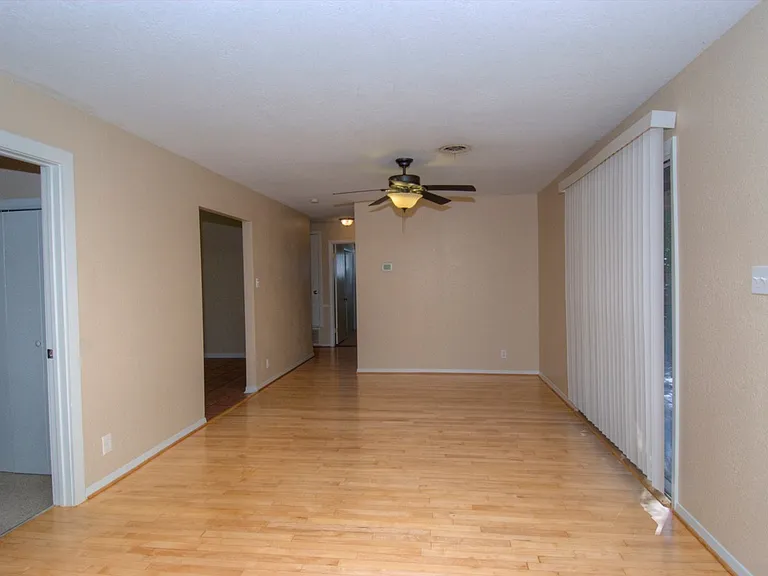 2614 Little John Ln — Photo 6