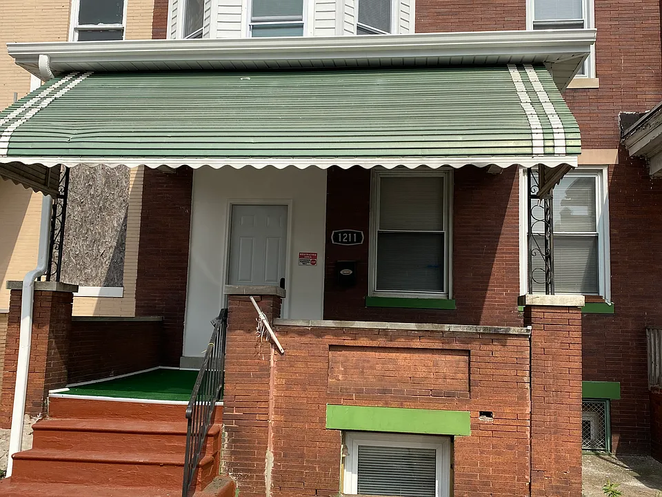 1211 Poplar Grove St