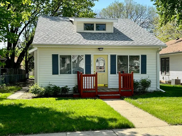 2119 S Helen St — Photo 1