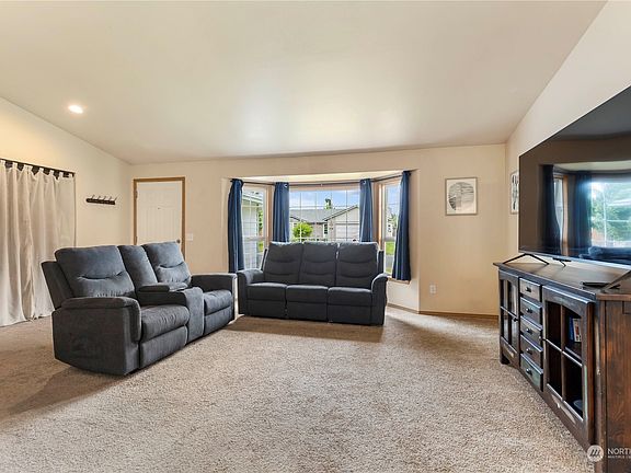 4th image of 9630 63rd Drive NE