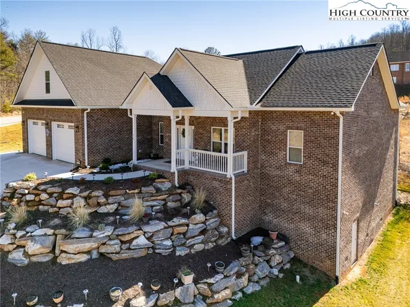 715 SE Chatsworth Circle, Lenoir, NC 28645