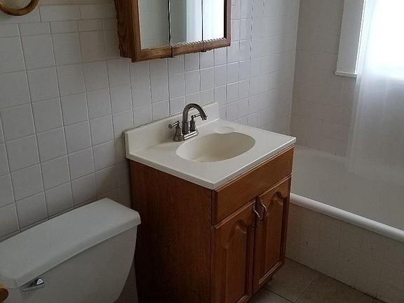 4th image of 4846 W Wrightwood Ave APT 1B