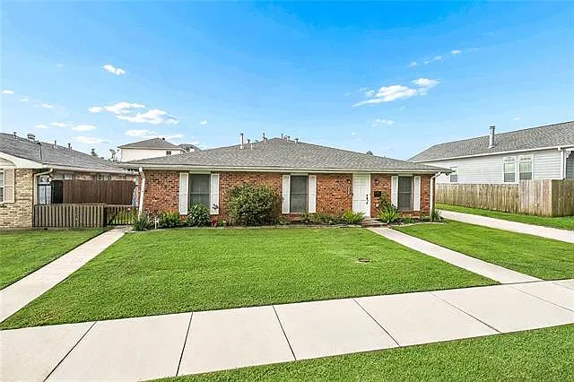 3 bed, 2.0 bath, 1222 sqft, $2,000 — Photo 2