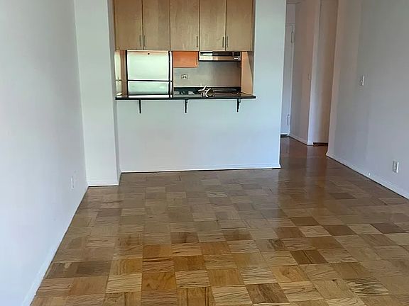 4th image of 200 E 72nd St APT 4n