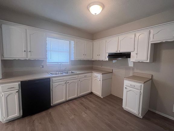 3rd image of 937 N Bradley Ave