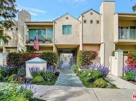 14101 Dickens St, Sherman Oaks, CA