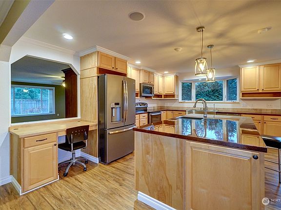 5th image of 3220 148th Street E