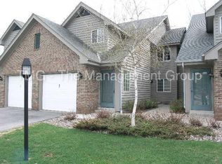 18755 Brookfield Lake Dr, Brookfield, WI 53045