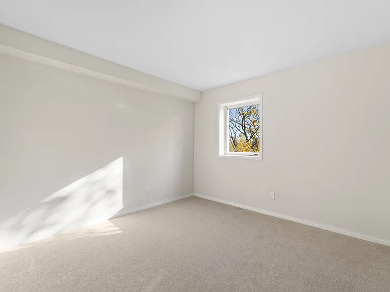 3461 Peter St — Photo 17