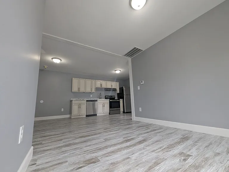 64 Howard St — Photo 5