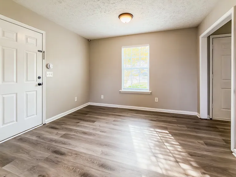 1435 Tuffnell Dr — Photo 8