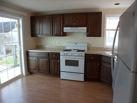 2nd image of 50 Greenwood Blvd