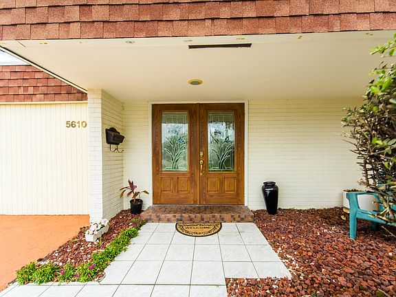 2nd image of 5610 Coco Palm Dr
