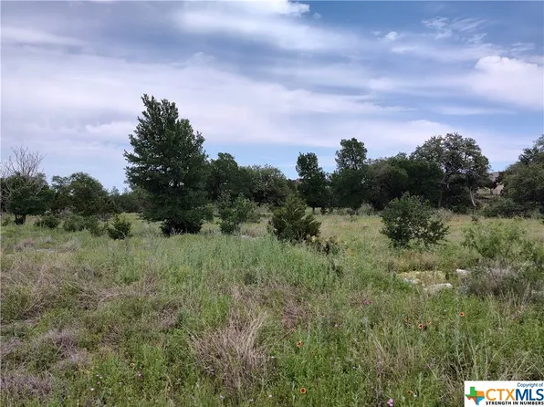 105 Rocky Summit Ct, Spicewood, TX 78669