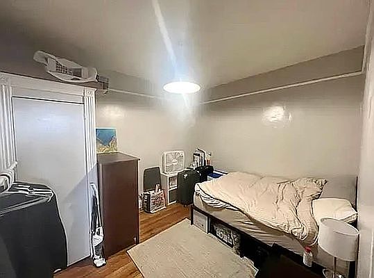 4th image of 60 6th Ave APT 1