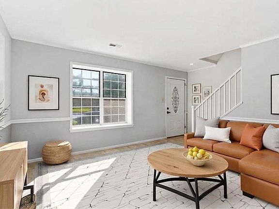 2nd image of 6 Finch Pl