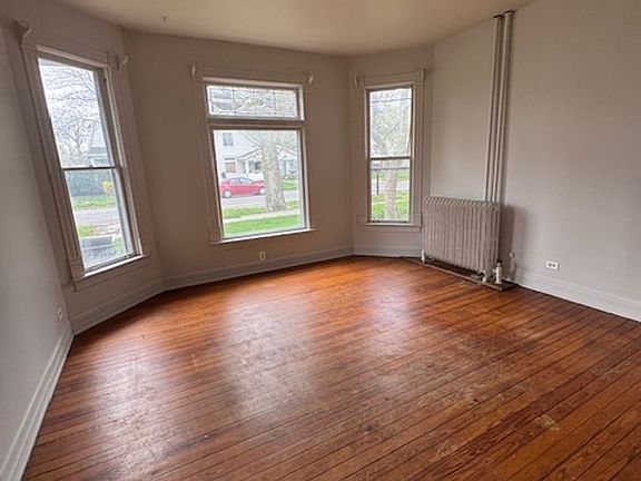 2nd image of 1037 Lake Ave #1