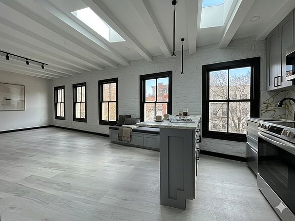 2nd image of 23 Bedford St #5C