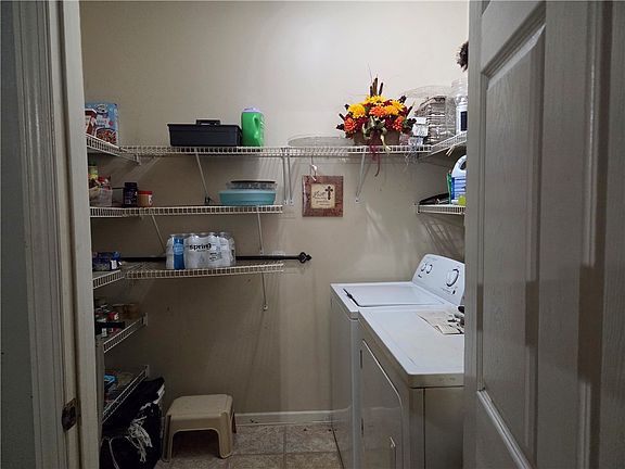 3rd image of 160 Wexford Dr Unit 101