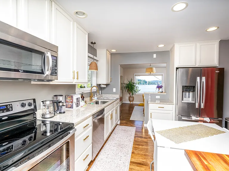 9917 Rainier Ave S — Photo 55