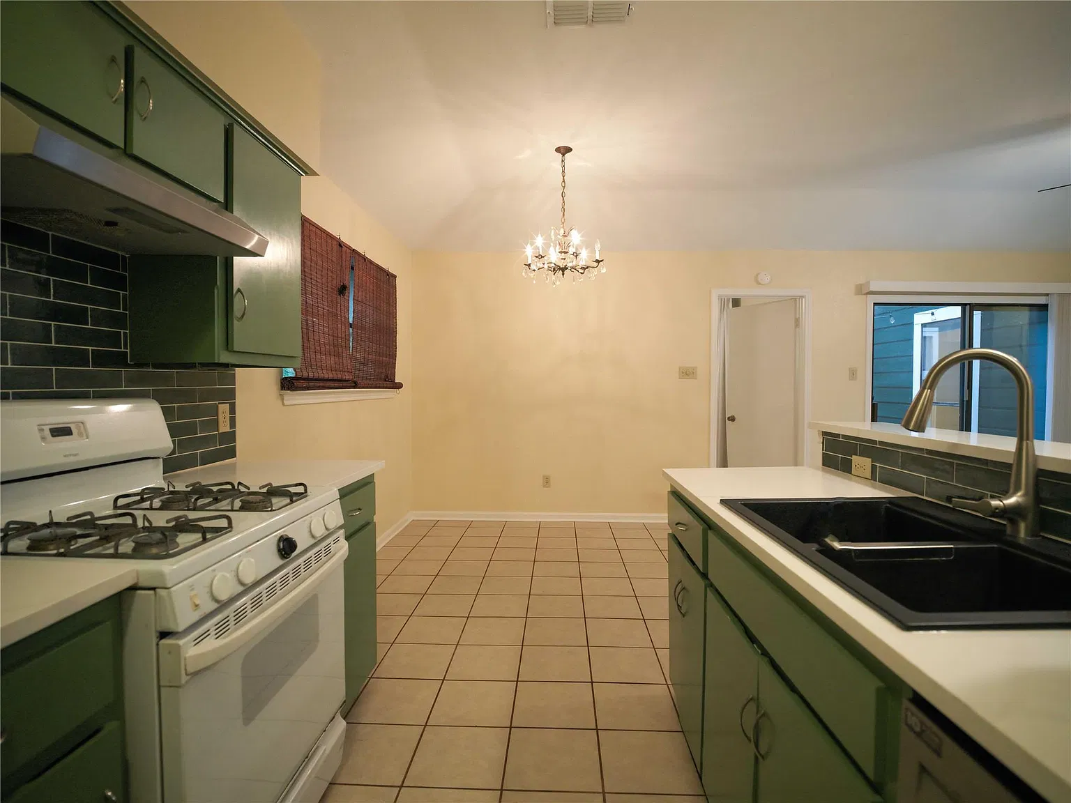2 bed, 2.0 bath, 1018 sqft, $2,400 — Photo 3